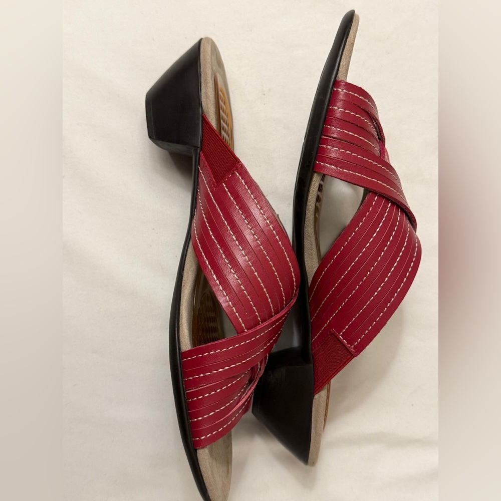 Munro Burgundy/ Red Leather Slide Sandal Crisscross Woven Vamp Contoured Footbed - Picture 6 of 7
